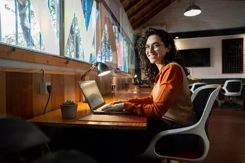 18082025_freelancers-working-from-hot-desk_getty.jpg